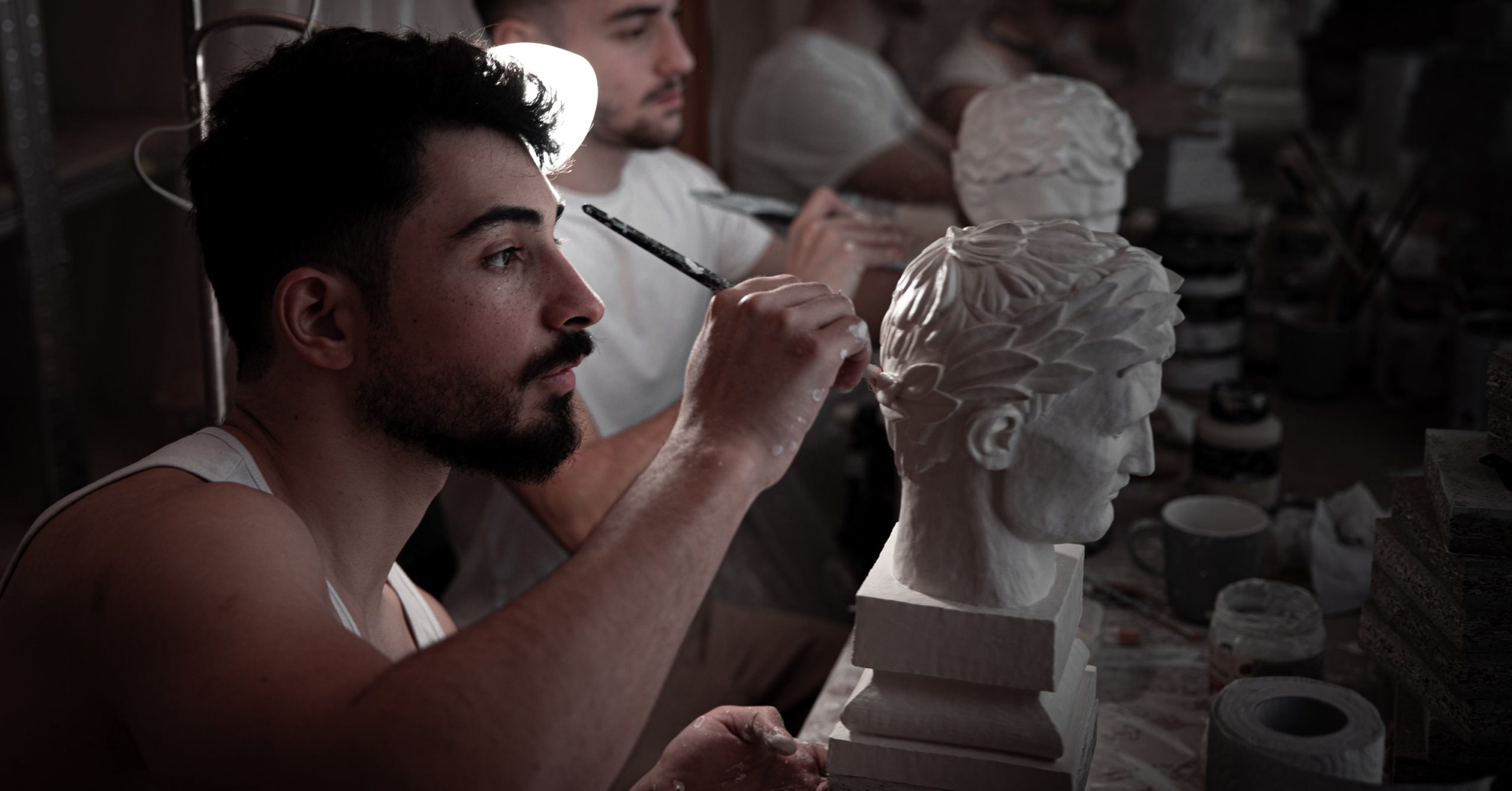 Missor Un Atelier De Sculpteurs Qui Souhaite Rehabiliter L Art Francais Billet De France