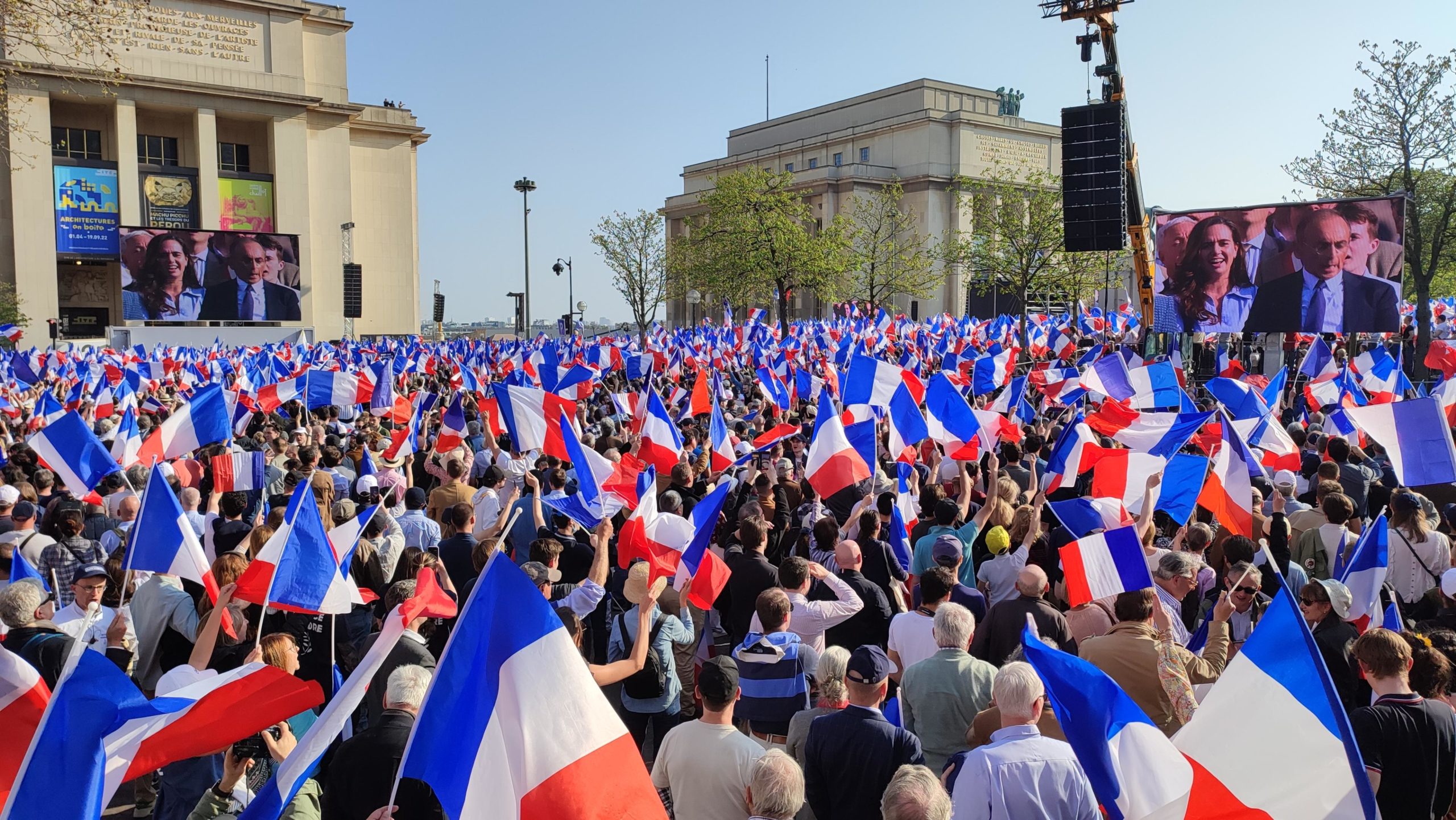 Combien De Personne Au Trocadero Zemmour REPORTAGE - Zemmour au Trocadéro : le serment de la droite